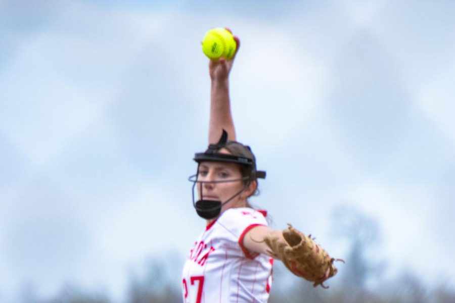 Ciana D'Antoni ('24) throws a pitch during a softball game.